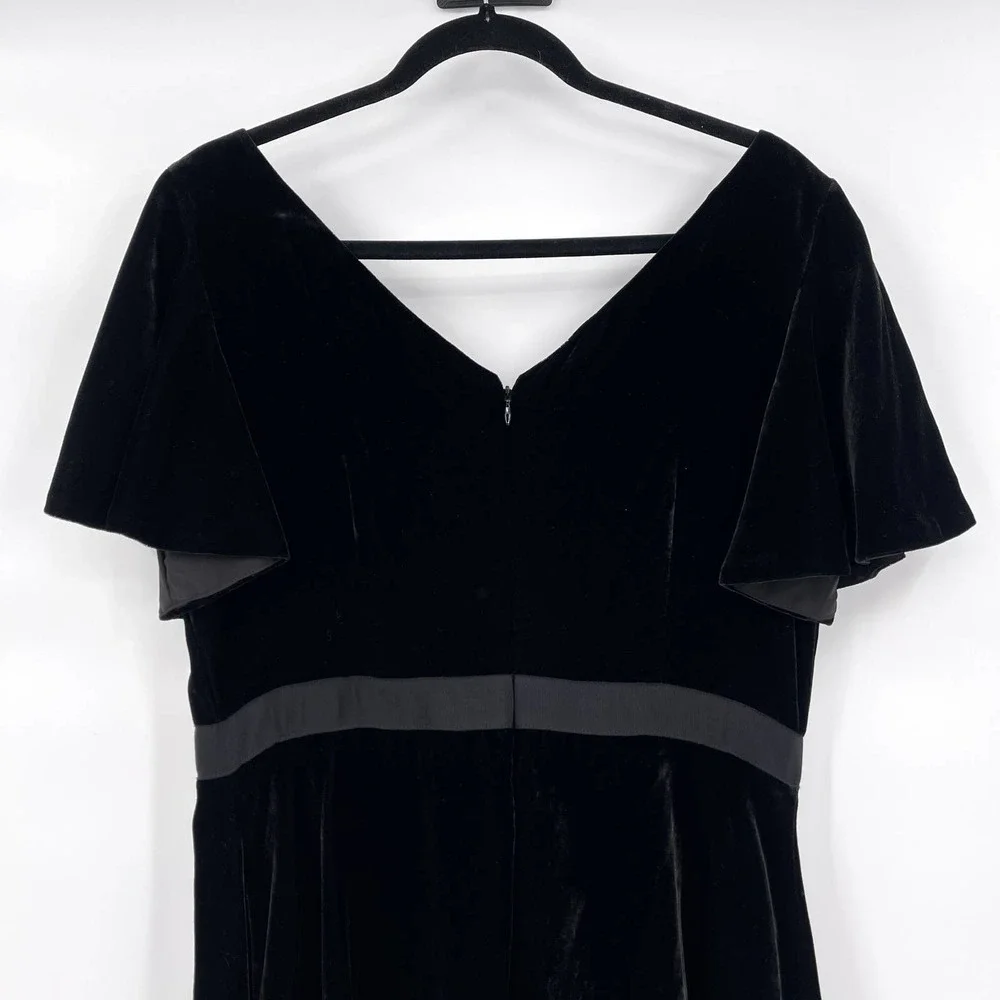 ANN TAYLOR Velvet Short Sleeve V-neck Dress Black 8 NWT - Picture 11 of 14